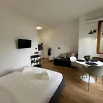 Hi15 - Garage Privato Apartament Como
