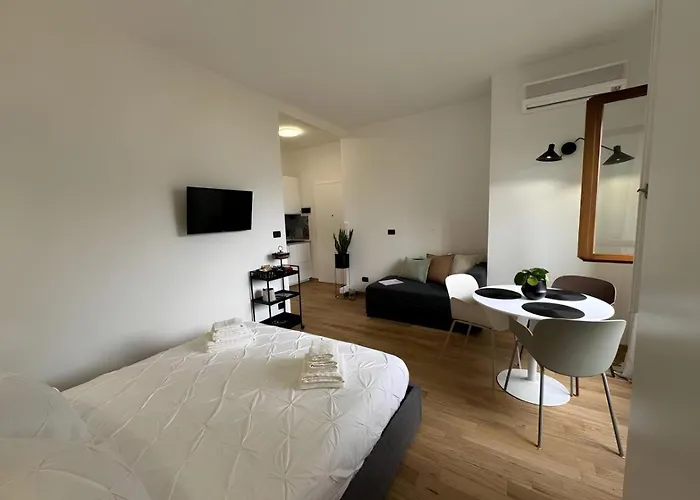 Hi15 - Garage Privato Apartamento Como